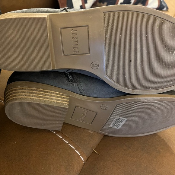 Justice ankle
Boots - Picture 3 of 4